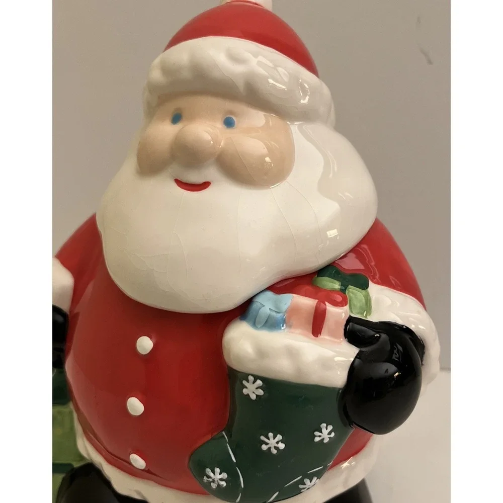 The Unbranded Brand santa right